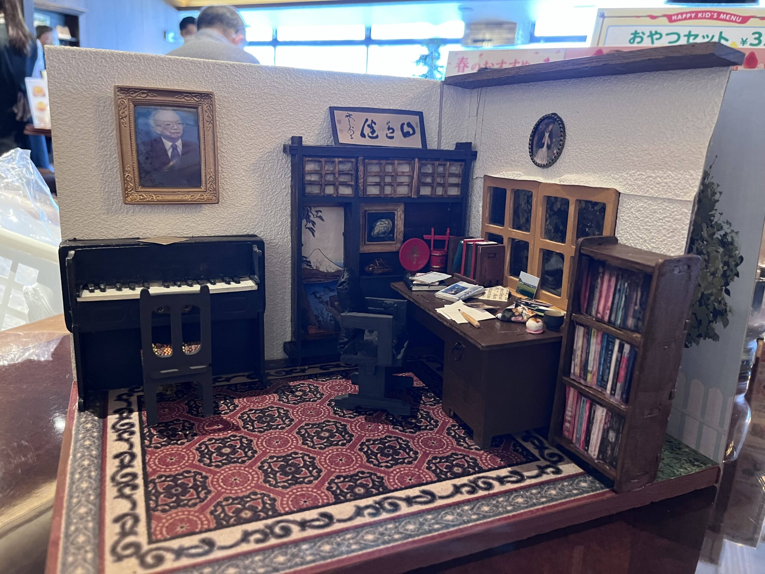 岡田先生の書斎を模したドールハウス