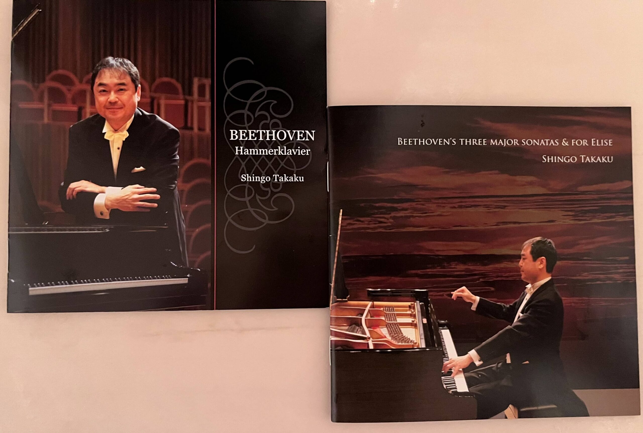 高久先生のCDカバー 「ベートーヴェン：ハンマークラヴィーア」(2008年)(左)と、「ベートーヴェン三大ソナタとエリーゼのために」(2015年)(右)